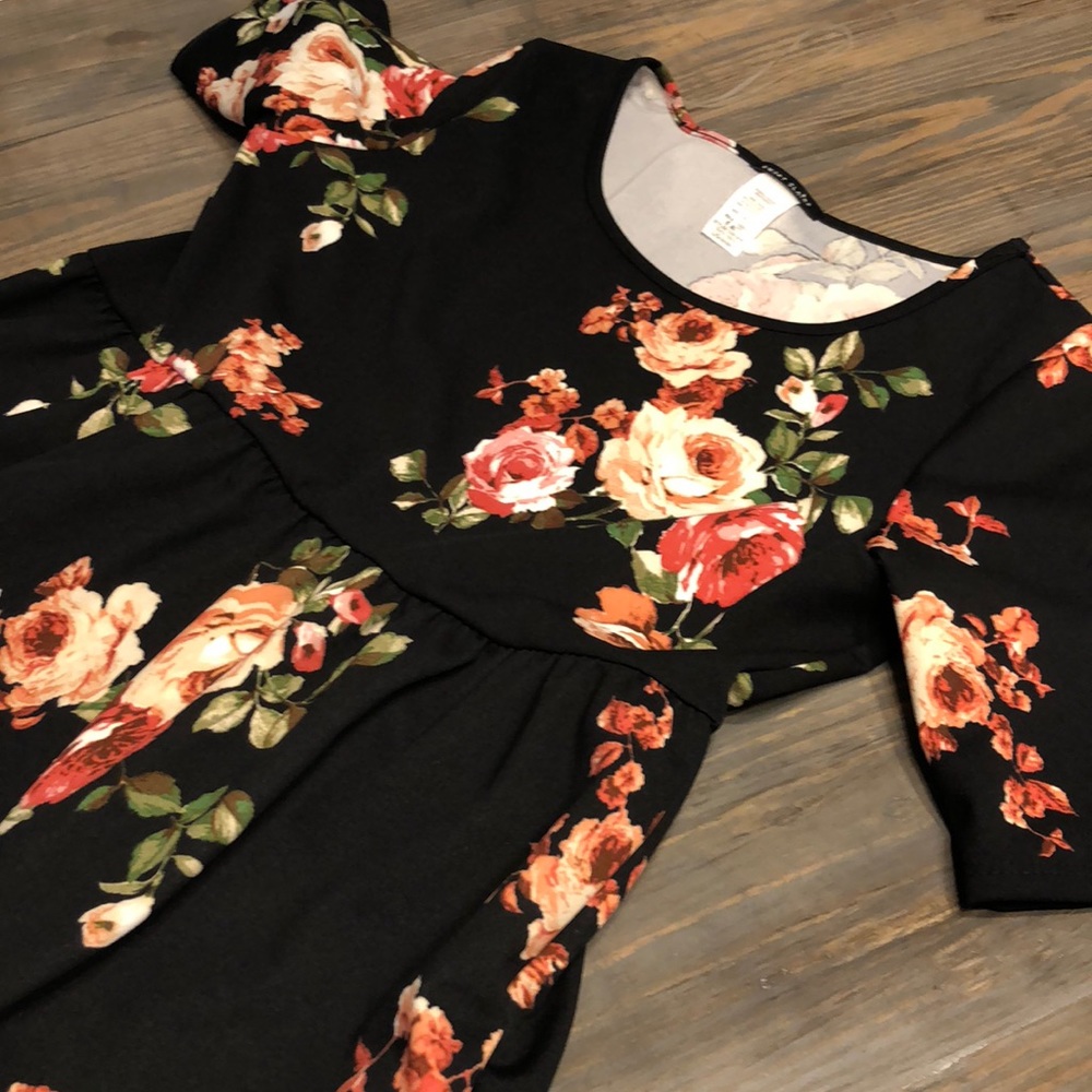 Gorgeous Black Dress, Floral Motif. Large. New - Picture 2 of 4